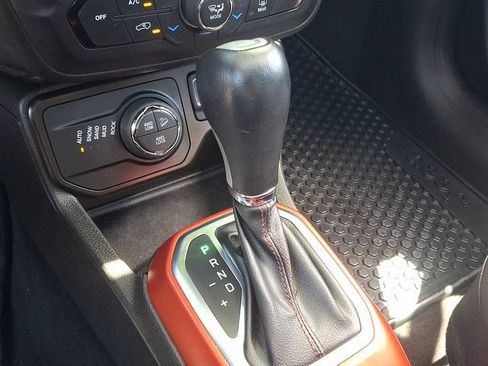 Used 2021 Jeep Renegade Trailhawk w/ Sun & Sound Group AWD/4WD image 15
