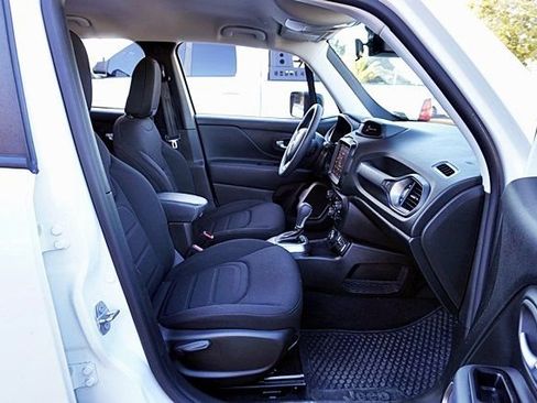 Certified 2022 Jeep Renegade Latitude image 11