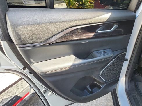 Used 2022 Jeep Grand Cherokee Altitude image 9