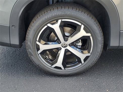 New 2025 Volkswagen Tiguan SE image 5