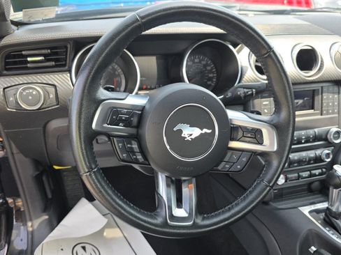 Used 2020 Ford Mustang Coupe RWD image 6