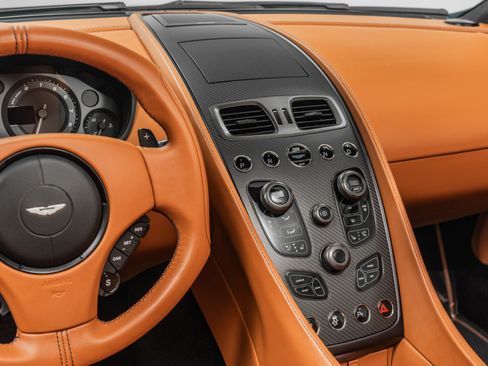 Used 2016 Aston Martin Vanquish Volante RWD image 28