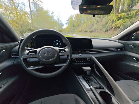 Used 2024 Hyundai Elantra SEL image 26