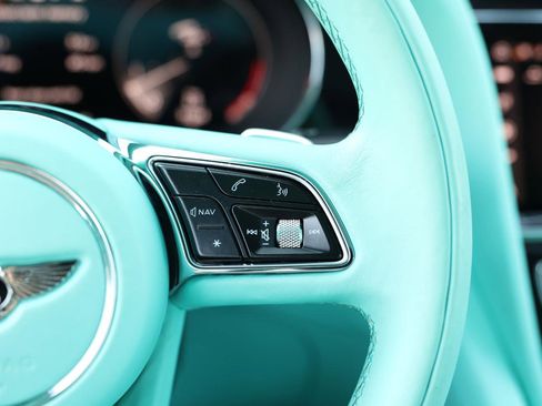 Used 2021 Bentley Bentayga image 33