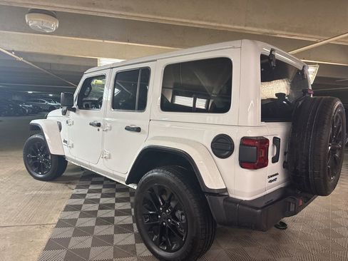 Used 2025 Jeep Wrangler Unlimited Sahara w/ Safety Group image 5