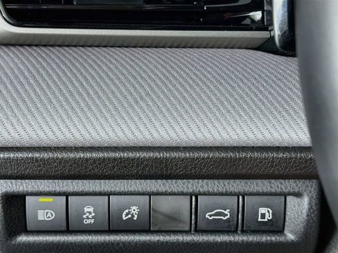 Used 2025 Toyota Camry SE FWD image 15