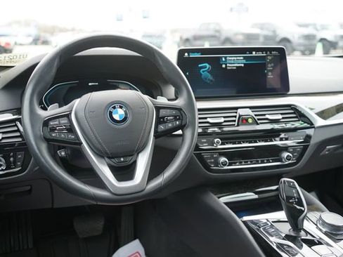 Used 2023 BMW 530e xDrive w/ Premium Package AWD/4WD image 10