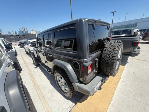 Used 2019 Jeep Wrangler Unlimited Sport S image 4