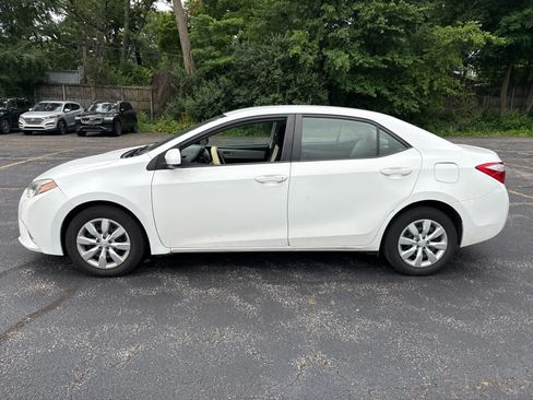 Used 2015 Toyota Corolla LE FWD image 3