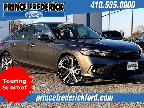 Used 2022 Honda Civic Touring image 1