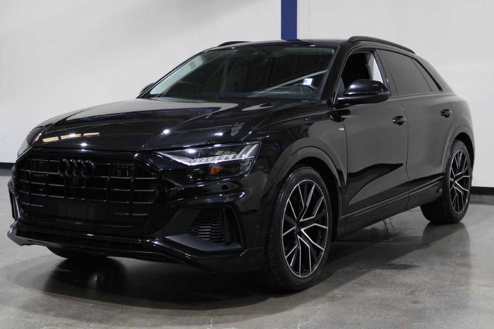 Used 2023 Audi Q8 Prestige w/ Prestige Package AWD/4WD image 4