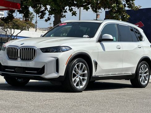 Used 2024 BMW X5 xDrive40i w/ Premium Package AWD/4WD image 8