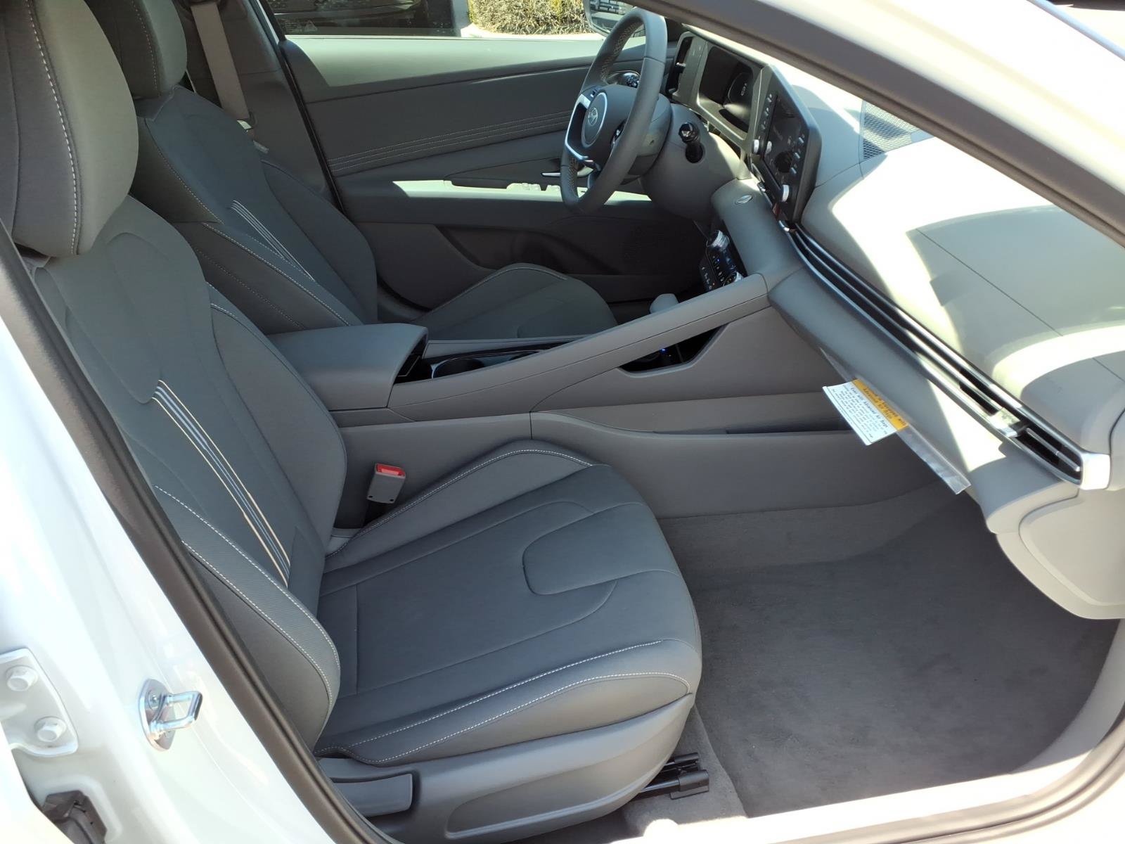 New 2026 Hyundai Elantra SEL Sport Premium FWD image 7