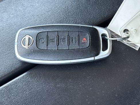 Used 2023 Nissan Rogue SL AWD/4WD image 34