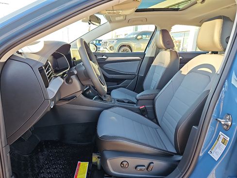 New 2026 Volkswagen Jetta SE image 9