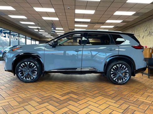 Used 2024 Nissan Rogue Platinum w/ Platinum Premium Package image 5