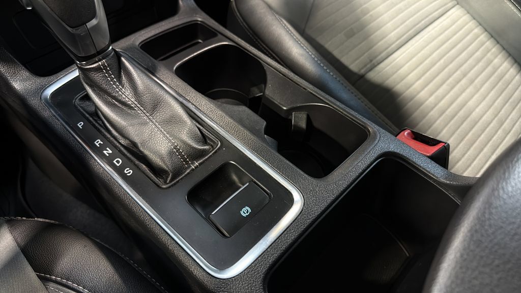 Used 2019 Ford Escape SE w/ SE Sport Appearance Package AWD/4WD image 31