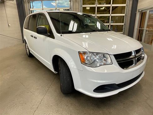 Used 2019 Dodge Grand Caravan SE w/ UConnect Hands-Free Group image 7