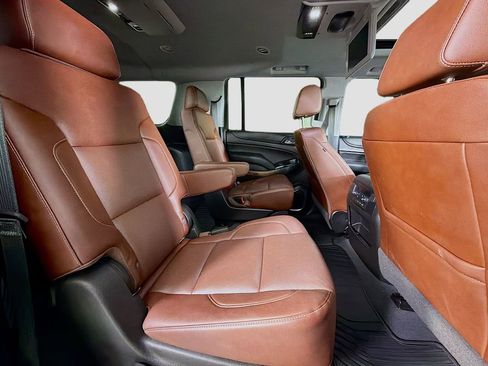 Used 2019 Chevrolet Suburban Premier w/ Premier Plus Edition AWD/4WD image 33