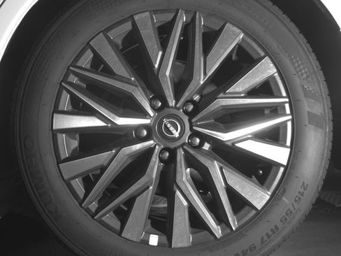 Used 2025 Nissan Altima 2.5 SV FWD image 14