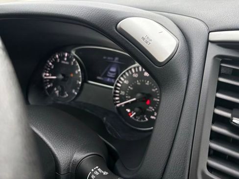 Used 2020 Nissan Pathfinder SV AWD/4WD image 27