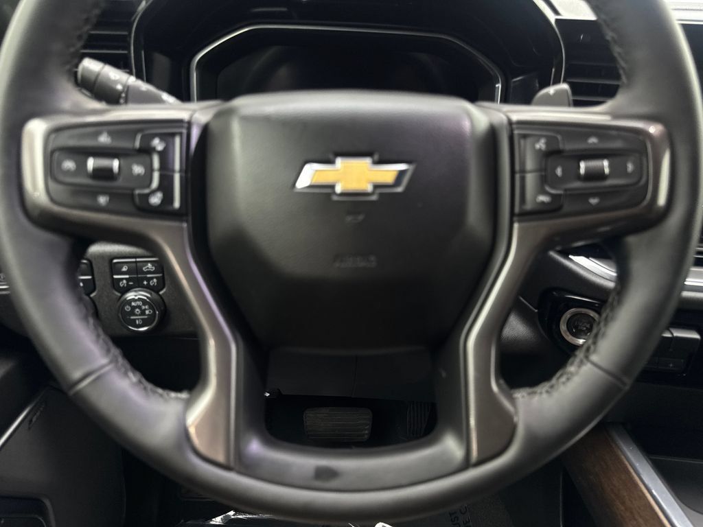 Used 2023 Chevrolet Silverado 1500 High Country w/ Technology Package AWD/4WD image 59