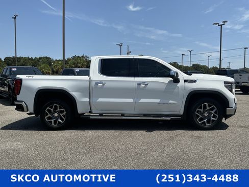 Used 2022 GMC Sierra 1500 SLT w/ SLT Convenience Package AWD/4WD image 6