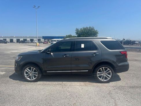Used 2017 Ford Explorer XLT w/ Equipment Group 202A AWD/4WD image 4