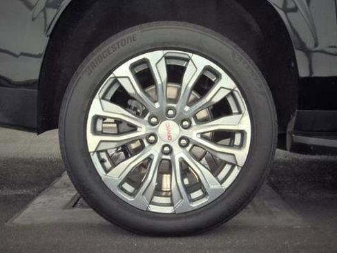 Used 2022 GMC Yukon XL Denali image 11