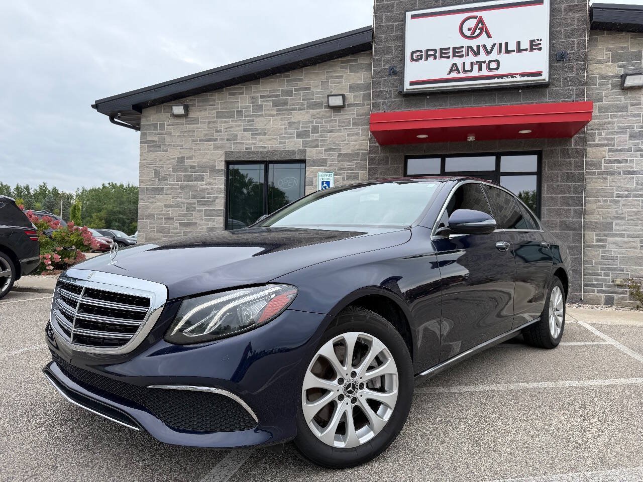 Used 2019 Mercedes-Benz E 300 4MATIC image 1