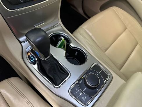 Used 2018 Jeep Grand Cherokee Limited image 20