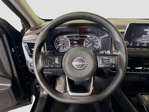 Used 2022 Nissan Rogue SV FWD image 13