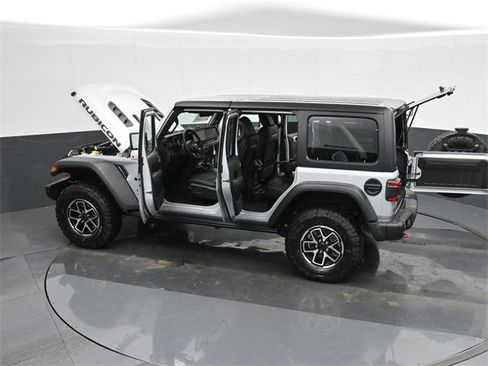 Used 2024 Jeep Wrangler Unlimited Rubicon w/ Capability Package image 49