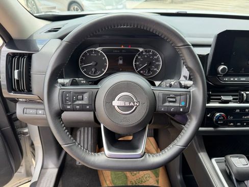 Used 2025 Nissan Pathfinder SV FWD image 13