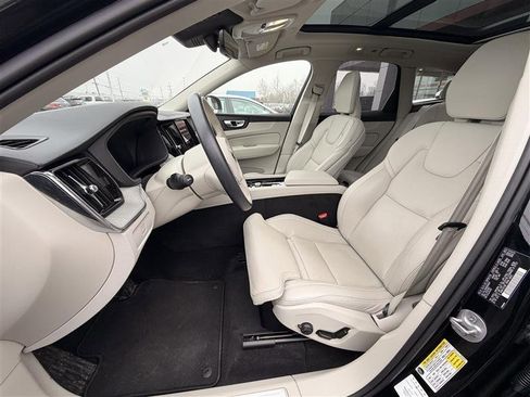 Used 2024 Volvo XC60 B5 Ultimate image 2