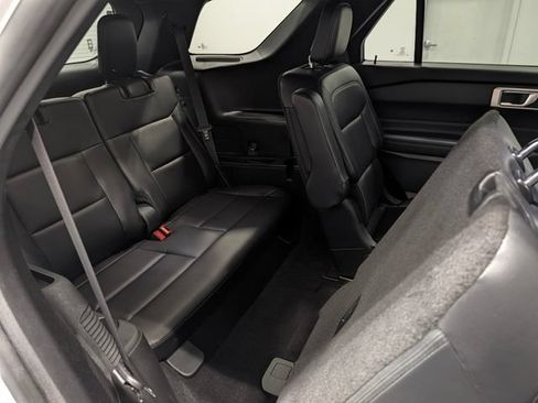 Used 2020 Ford Explorer XLT w/ Equipment Group 202A AWD/4WD image 31