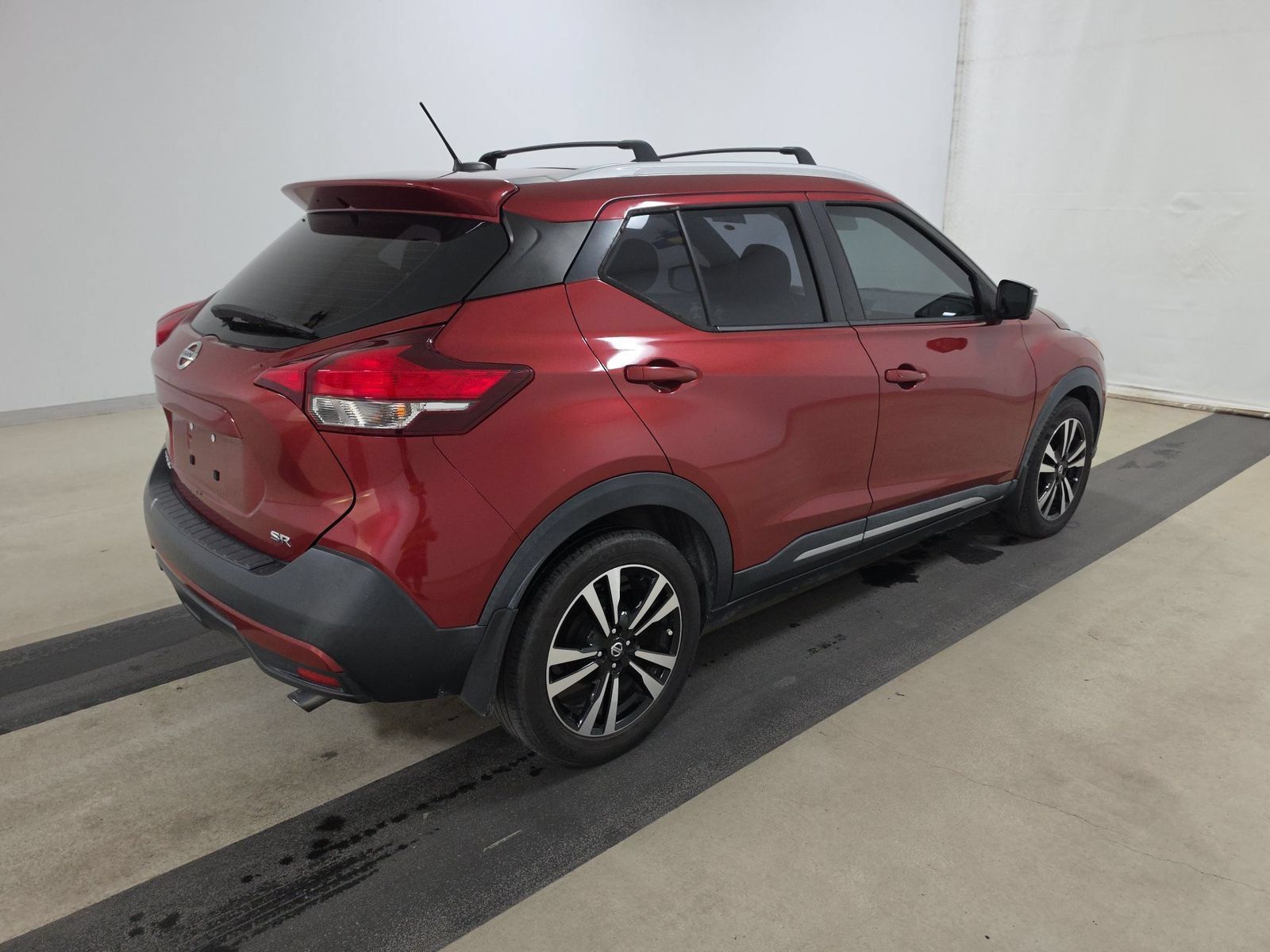 Used 2019 Nissan Kicks SR w/ Exterior Package FWD image 3