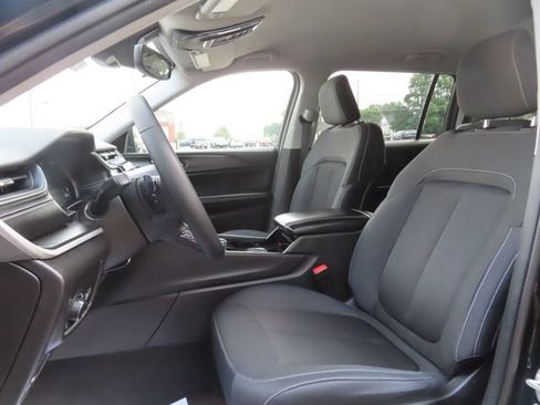 Used 2023 Jeep Grand Cherokee L Laredo w/ Luxury Tech Group I AWD/4WD image 18