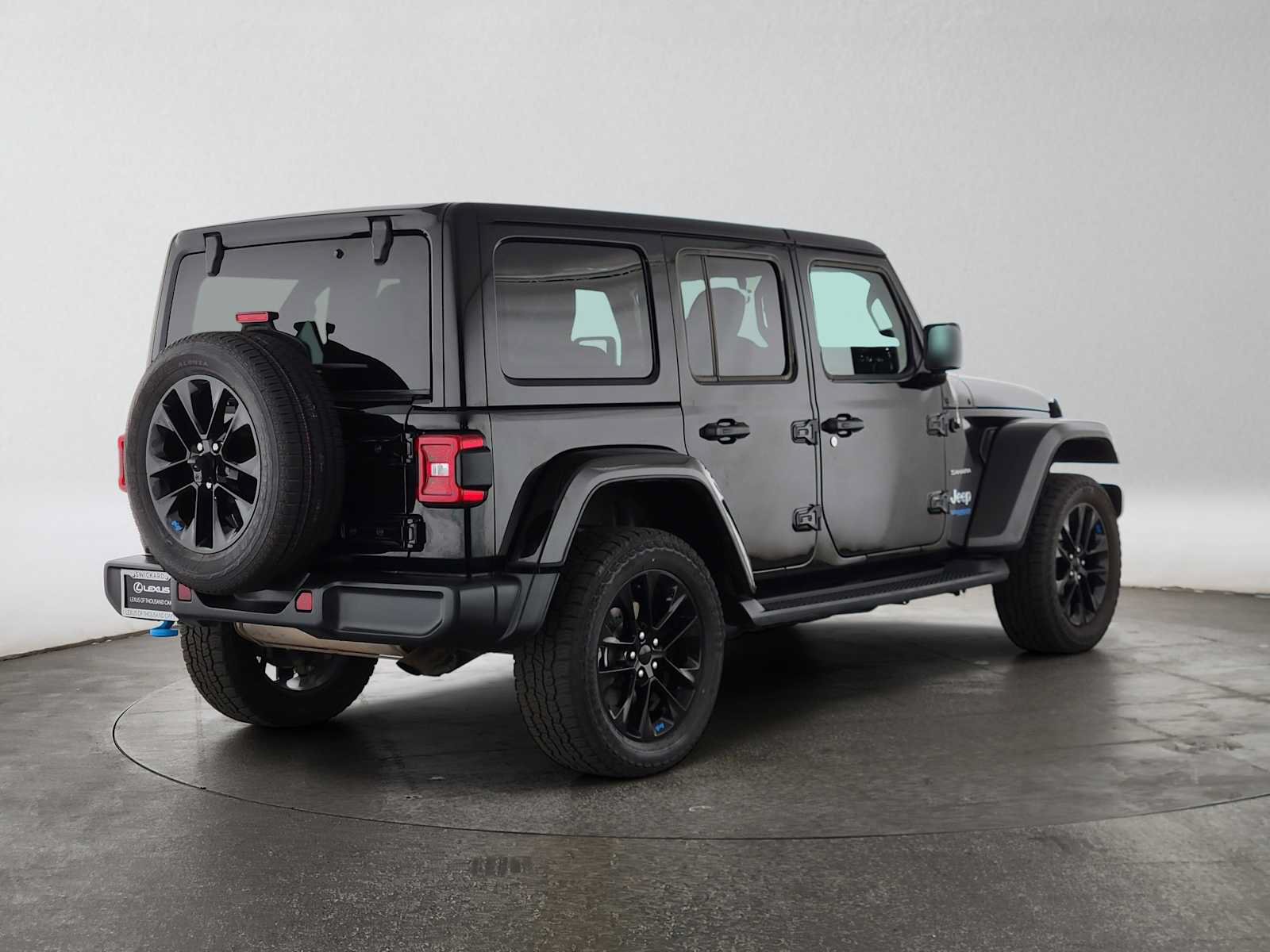 Used 2022 Jeep Wrangler Unlimited Sahara AWD/4WD image 3