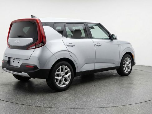 Used 2025 Kia Soul LX w/ LX Technology Package FWD image 9