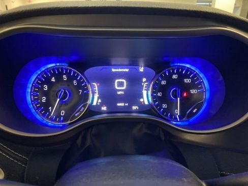 Used 2022 Chrysler Pacifica Touring-L image 30