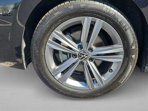 Used 2024 Volkswagen Jetta SE w/ Panoramic Sunroof Package FWD image 25