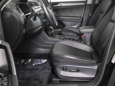 Certified 2024 Volkswagen Tiguan SE AWD/4WD image 22
