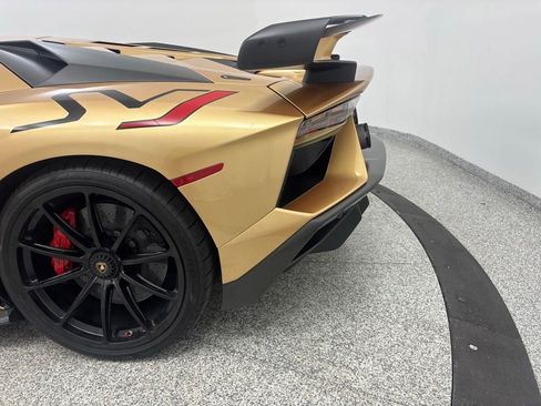 Used 2019 Lamborghini Aventador SVJ image 34