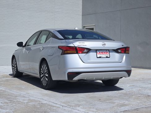 Used 2024 Nissan Altima 2.5 SV image 6