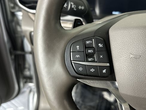 Used 2020 Ford Explorer Platinum w/ Premium Technology Package image 30