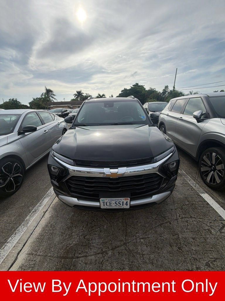 Used 2025 Chevrolet TrailBlazer LT AWD/4WD image 2