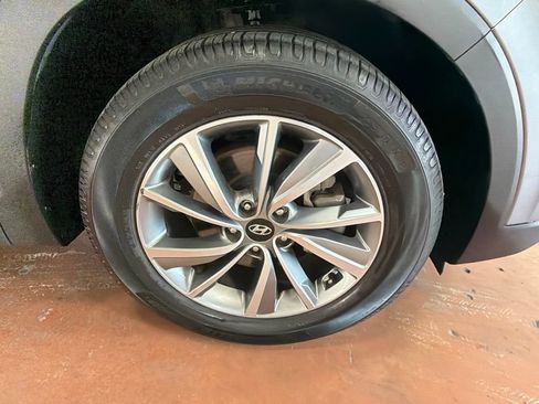 Used 2019 Hyundai Santa Fe SEL AWD/4WD image 10