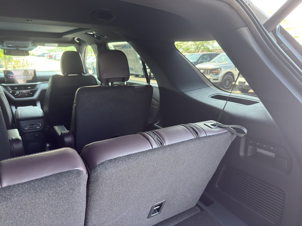 Used 2026 Ford Explorer Platinum w/ LUX Leather Package AWD/4WD image 8