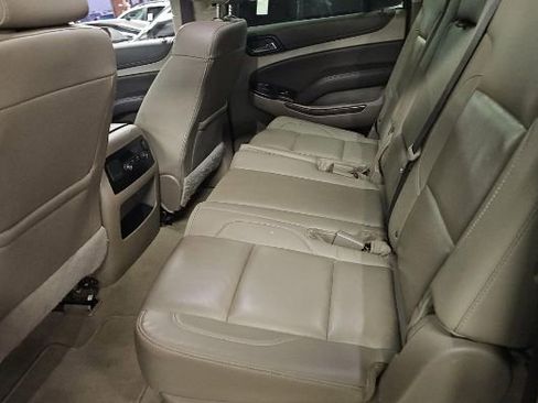 Used 2020 Chevrolet Suburban LT image 7